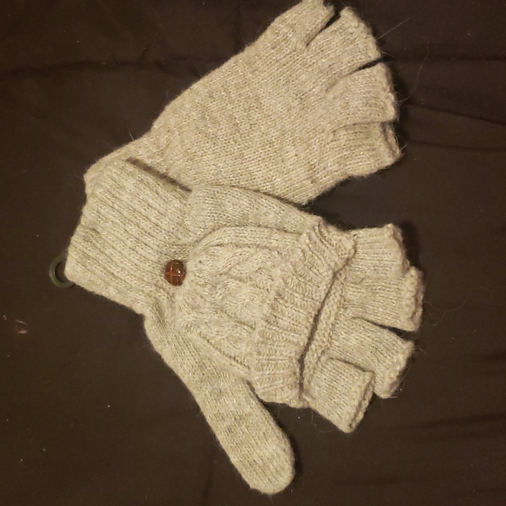 NEW with tag button gloves - Picture 1 of 4
